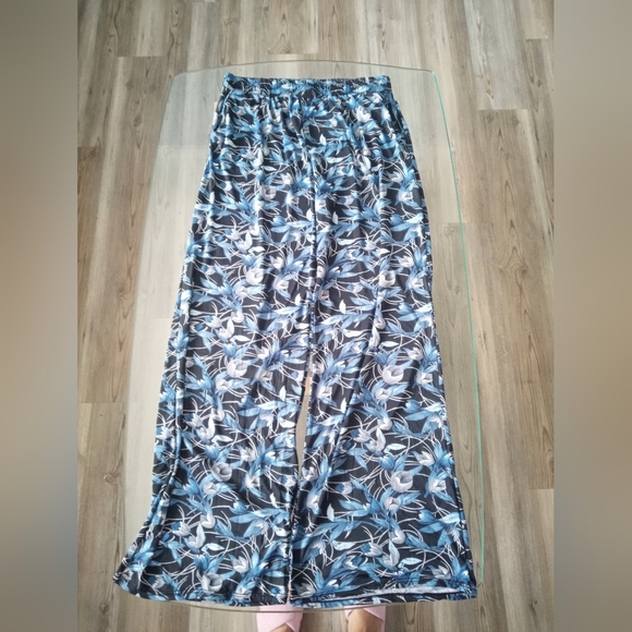 Floral Patterned Shorts - Picture 3 of 4